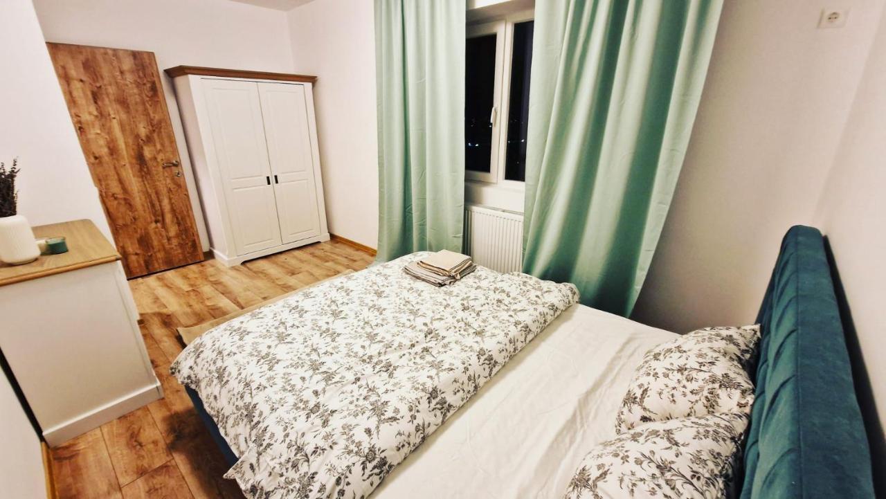 Lux & Confort - Apartament 3 Camere Boekarest Buitenkant foto